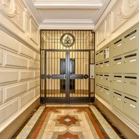 Studio For 2 People *privileged Location* Apartment Paris